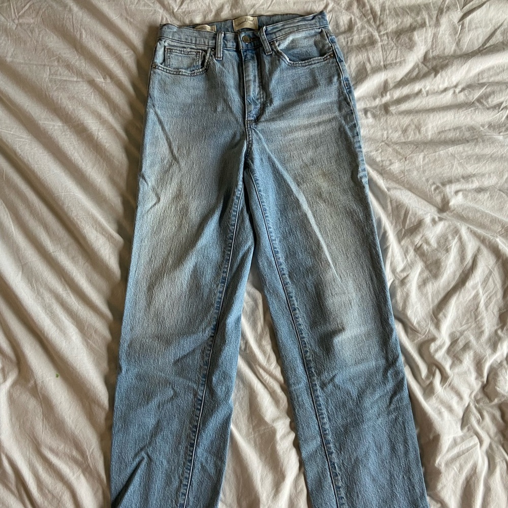 Universal Thread Light Wash Straight Jeans 4L